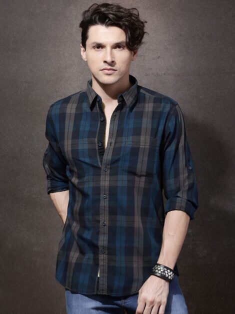 2781f021-536a-44ca-bc83-42c456bca95f1551335771557-Roadster-Men-Navy–Grey-Checked-Casual-Shirt-341551335769426-1 (2)