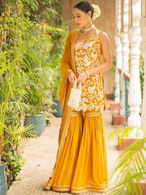 AJIESH OBEROI Women Floral Embroidered Kurti with Sharara & Dupatta