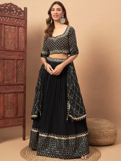 5aff6826-075b-453b-9ee0-a8fddd5c6d5d1734679587063LehengaCholi1