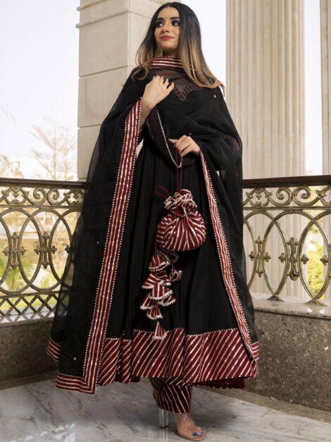 bdec84d8-6c8b-411c-b0ca-967d0a328fe51717480777765PomchaWomenYokeDesignRegularThreadWorkKurtawithPalazzosWithD1